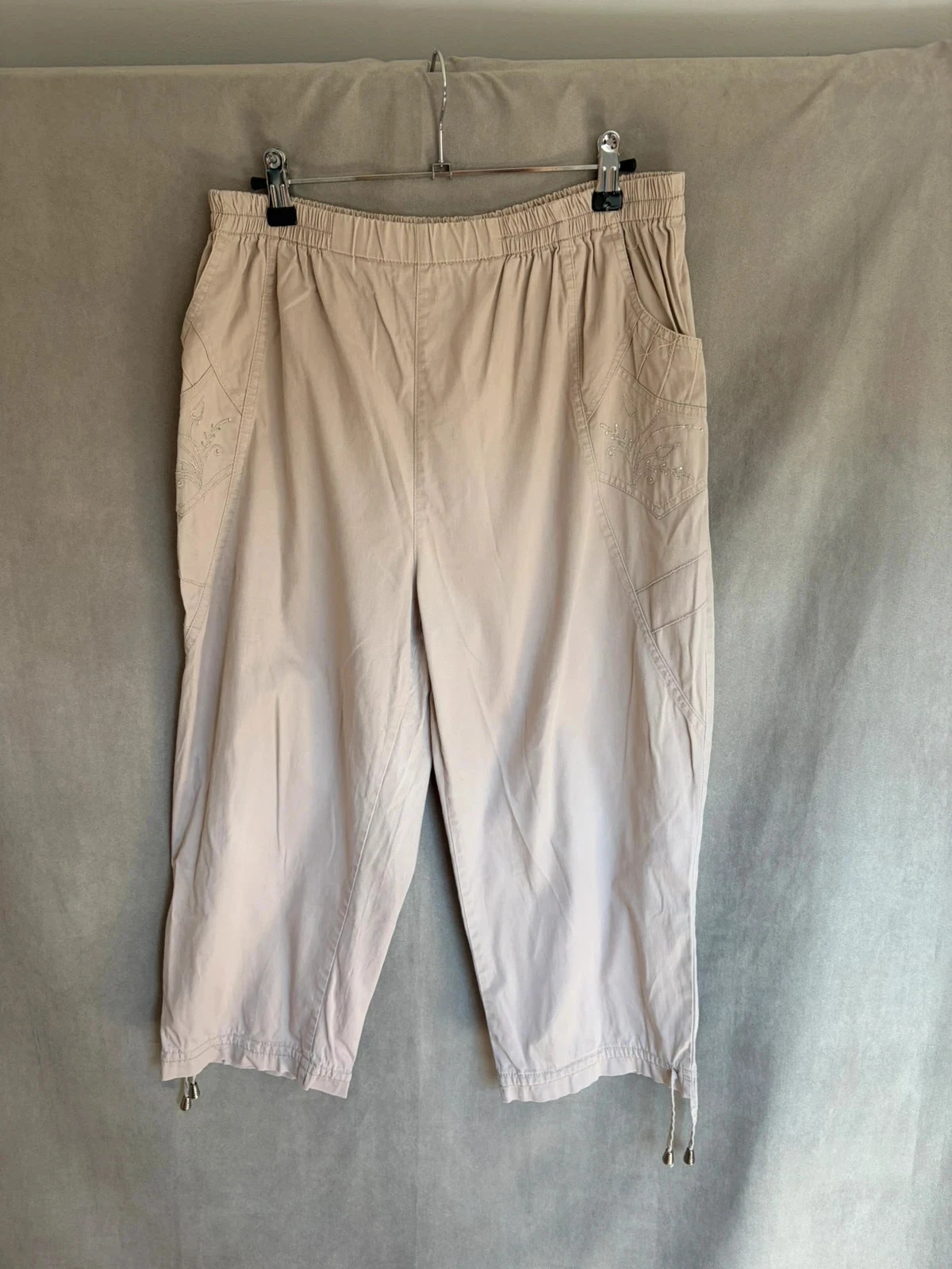 Pantacourt beige/ écru taille 4